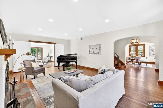184 Old Short Hills Road, Millburn, NJ 07078