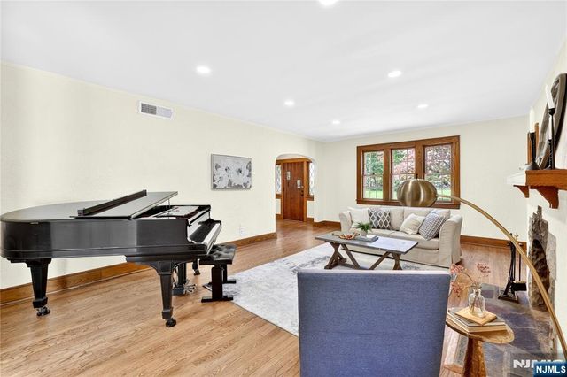 184 Old Short Hills Road, Millburn, NJ 07078