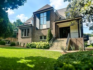2401 Sterling Rd, Nashville, TN 37215