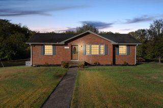 4012 Oxbow Dr, Nashville, TN 37207