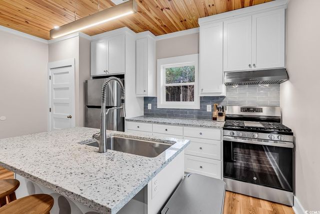 32 Old Pl, Kingstree, SC 29556