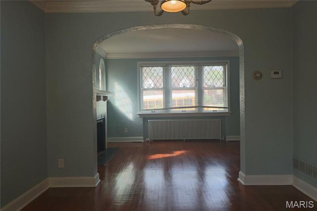 7326 Country Club Drive, St Louis, MO 63121