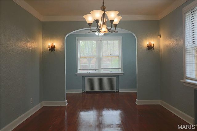 7326 Country Club Drive, St Louis, MO 63121