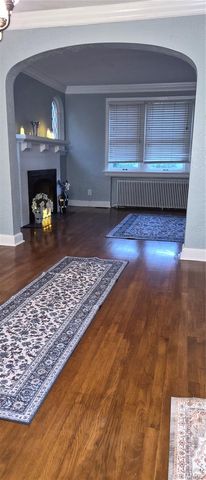 7326 Country Club Drive, St Louis, MO 63121