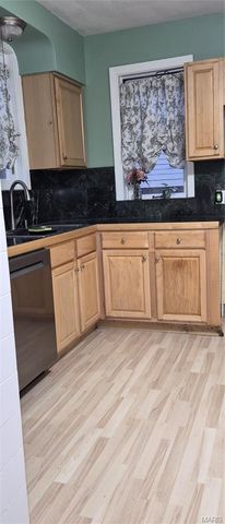 7326 Country Club Drive, St Louis, MO 63121