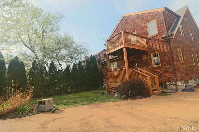 7326 Country Club Drive, St Louis, MO 63121