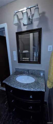 7326 Country Club Drive, St Louis, MO 63121