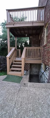 7326 Country Club Drive, St Louis, MO 63121