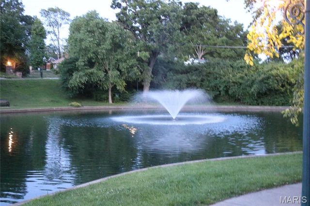 7326 Country Club Drive, St Louis, MO 63121