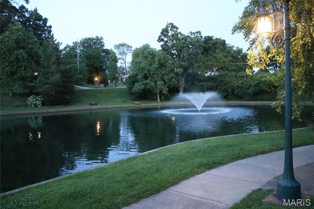 7326 Country Club Drive, St Louis, MO 63121