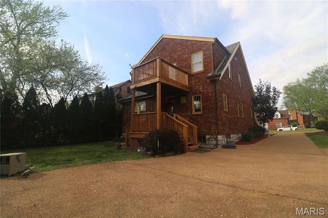 7326 Country Club Drive, St Louis, MO 63121