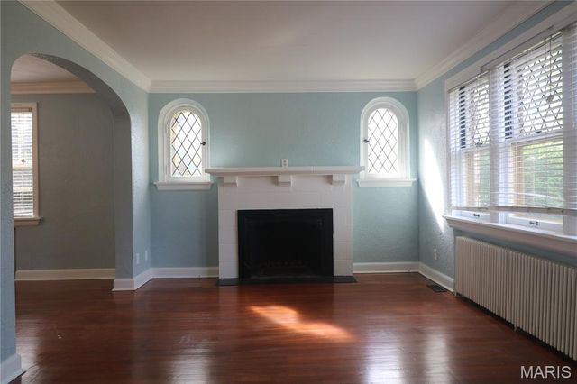 7326 Country Club Drive, St Louis, MO 63121
