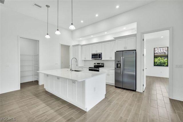 5011 Pelican BLVD, Cape Coral, FL 33914