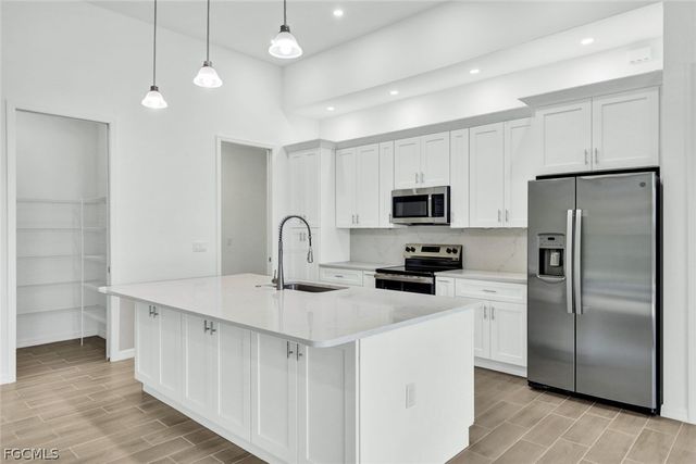 5011 Pelican BLVD, Cape Coral, FL 33914