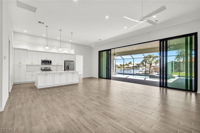 5011 Pelican BLVD, Cape Coral, FL 33914