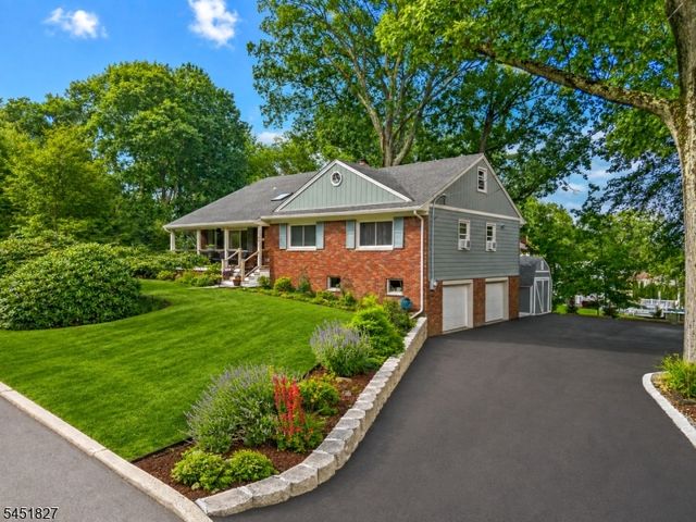 64 Grandview Dr, North Haledon Boro, NJ 07508