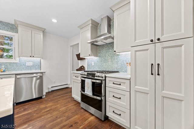 64 Grandview Dr, North Haledon Boro, NJ 07508