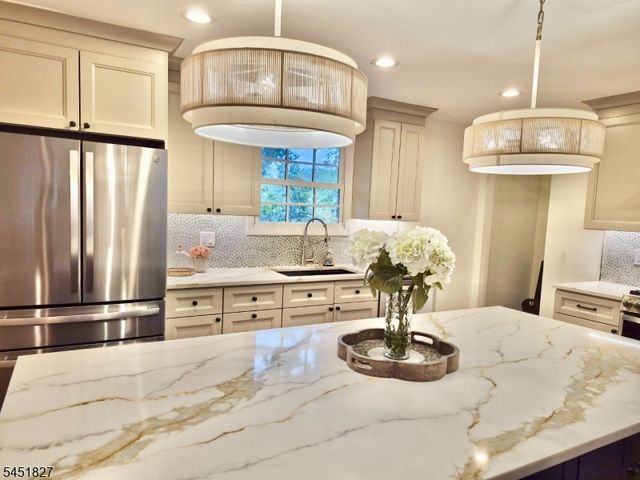 64 Grandview Dr, North Haledon Boro, NJ 07508