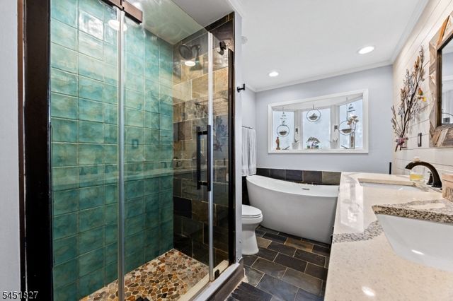 64 Grandview Dr, North Haledon Boro, NJ 07508