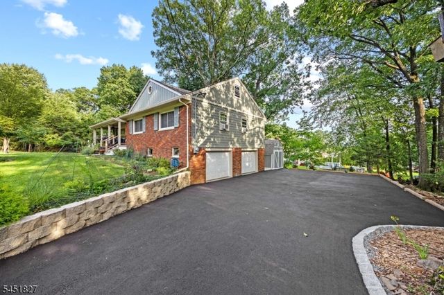 64 Grandview Dr, North Haledon Boro, NJ 07508