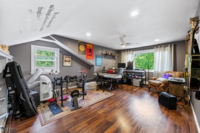 64 Grandview Dr, North Haledon Boro, NJ 07508