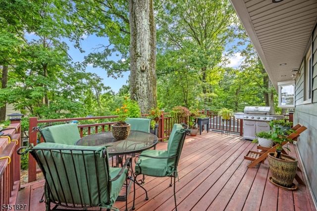 64 Grandview Dr, North Haledon Boro, NJ 07508