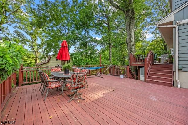64 Grandview Dr, North Haledon Boro, NJ 07508