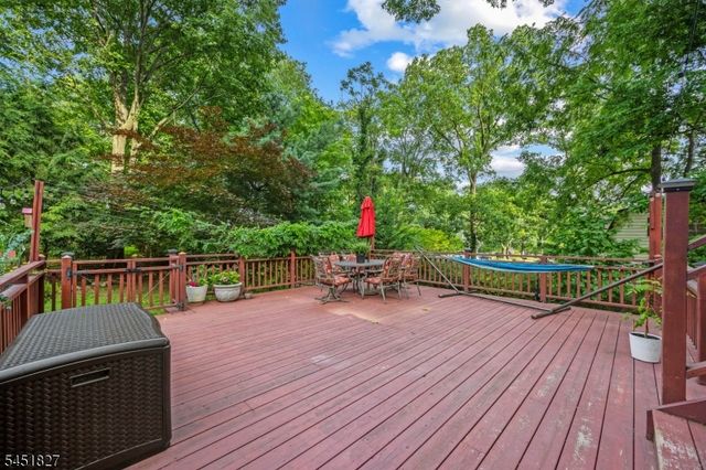 64 Grandview Dr, North Haledon Boro, NJ 07508