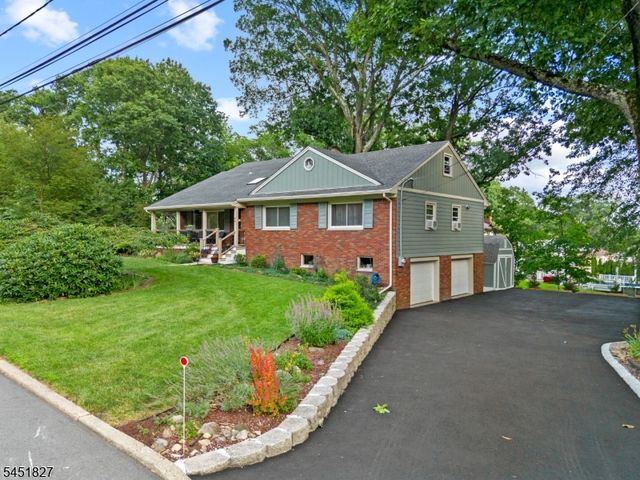 64 Grandview Dr, North Haledon Boro, NJ 07508