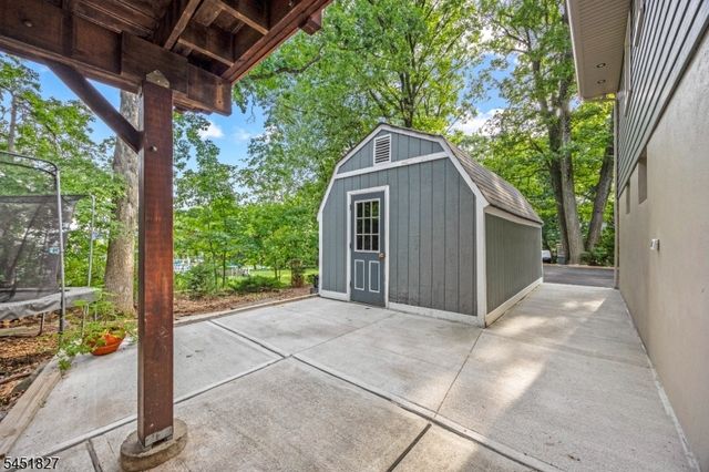 64 Grandview Dr, North Haledon Boro, NJ 07508
