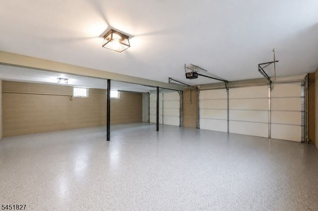 64 Grandview Dr, North Haledon Boro, NJ 07508