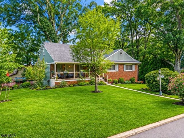 64 Grandview Dr, North Haledon Boro, NJ 07508
