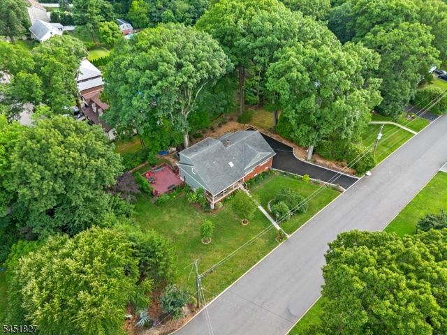 64 Grandview Dr, North Haledon Boro, NJ 07508
