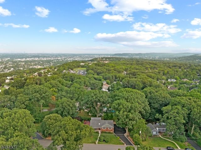 64 Grandview Dr, North Haledon Boro, NJ 07508