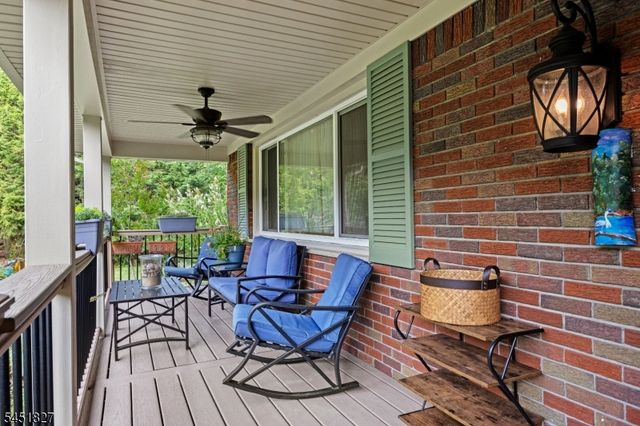 64 Grandview Dr, North Haledon Boro, NJ 07508