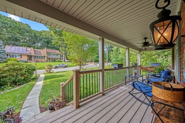 64 Grandview Dr, North Haledon Boro, NJ 07508