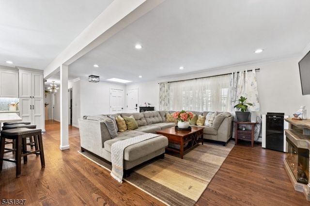 64 Grandview Dr, North Haledon Boro, NJ 07508