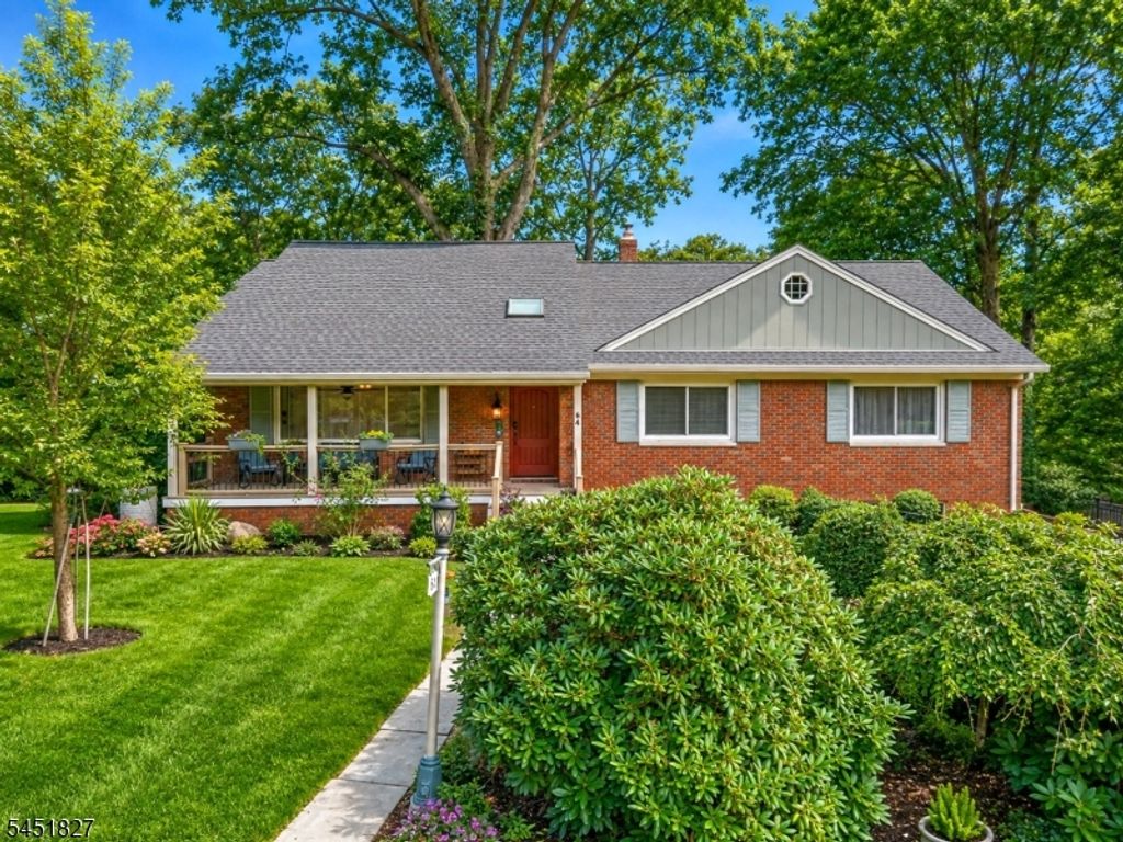64 Grandview Dr, North Haledon Boro, NJ 07508