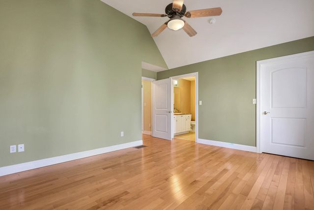 10 Town Village Drive, Salem, NH 03079