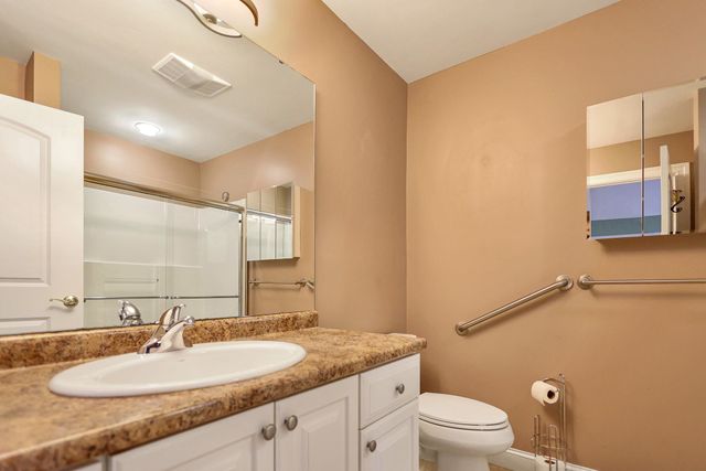 10 Town Village Drive, Salem, NH 03079