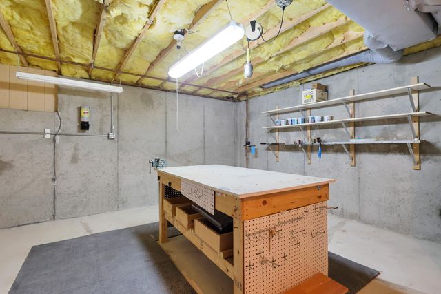 10 Town Village Drive, Salem, NH 03079