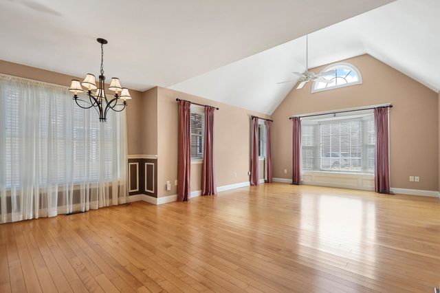 10 Town Village Drive, Salem, NH 03079