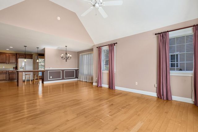 10 Town Village Drive, Salem, NH 03079