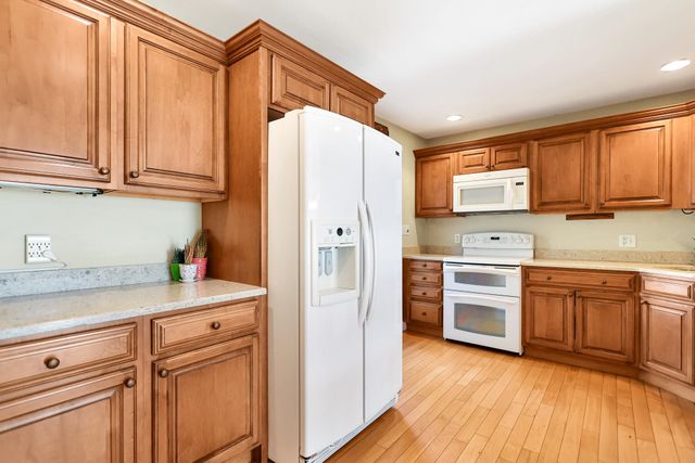 10 Town Village Drive, Salem, NH 03079