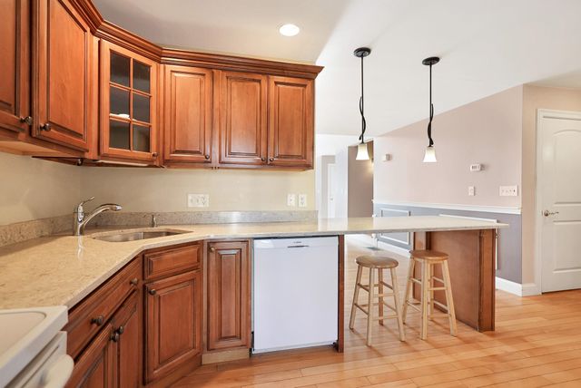 10 Town Village Drive, Salem, NH 03079