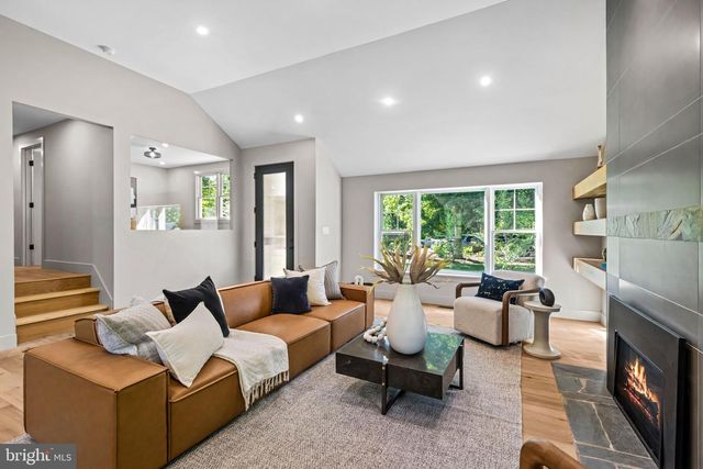 319 E CENTRAL AVE, Moorestown, NJ 08057