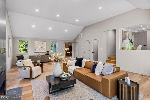 319 E CENTRAL AVE, Moorestown, NJ 08057