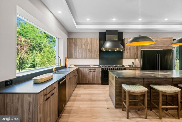 319 E CENTRAL AVE, Moorestown, NJ 08057