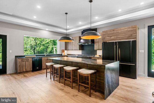 319 E CENTRAL AVE, Moorestown, NJ 08057