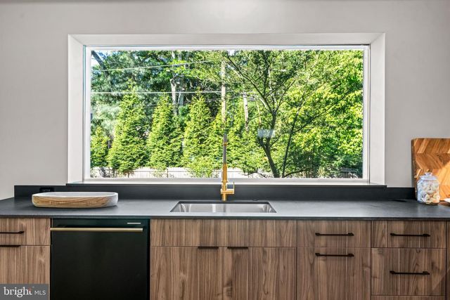 319 E CENTRAL AVE, Moorestown, NJ 08057
